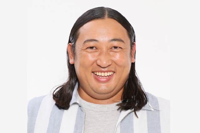 秋山竜次(ロバート)
