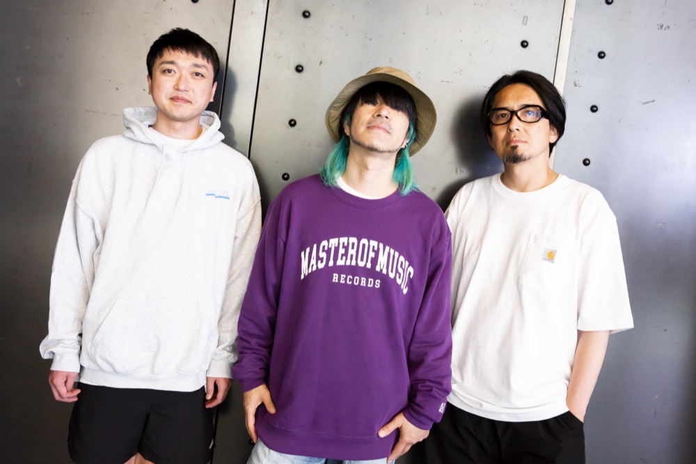 LOW IQ 01 & THE RHYTHM MAKERS